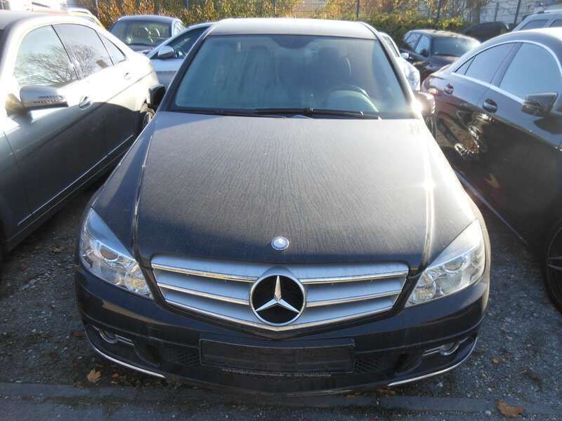 Obsidianschwarz metalliclack Gebraucht 2008 Mercedes C200 Avantgarde Limousine | 8.950 € (Fairer Preis) - Bild 1/4