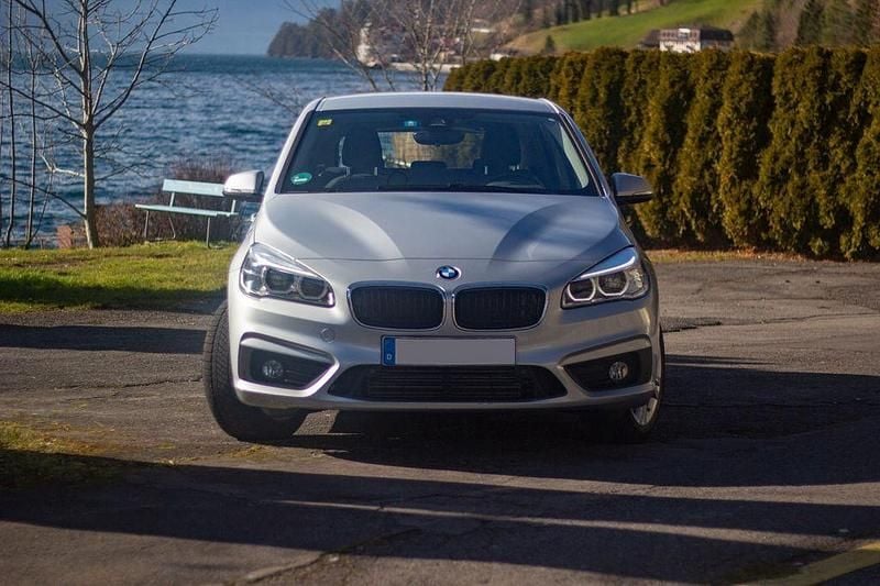 Silber Gebraucht 2016 BMW 225 Active Tourer Sport Line Van / Kleinbus | 16.800 € (Superpreis) - Bild 1/4