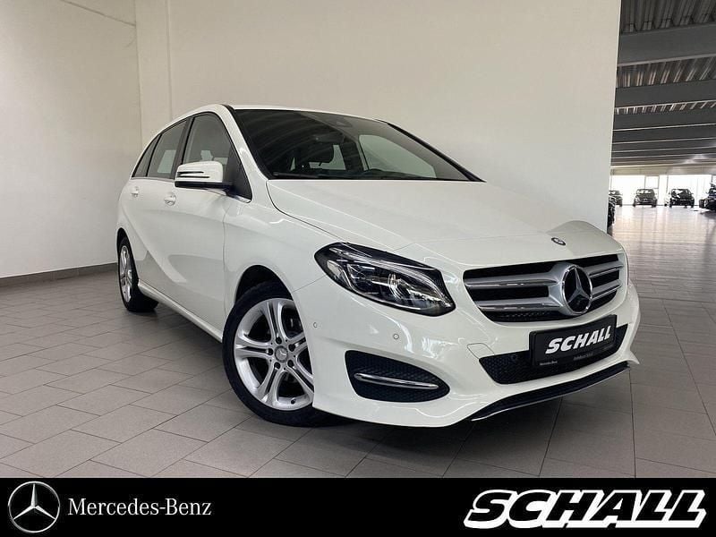 Weiß Gebraucht 2016 Mercedes B180 Urban Van / Kleinbus | 19.898 € (Teuer) - Bild 1/4