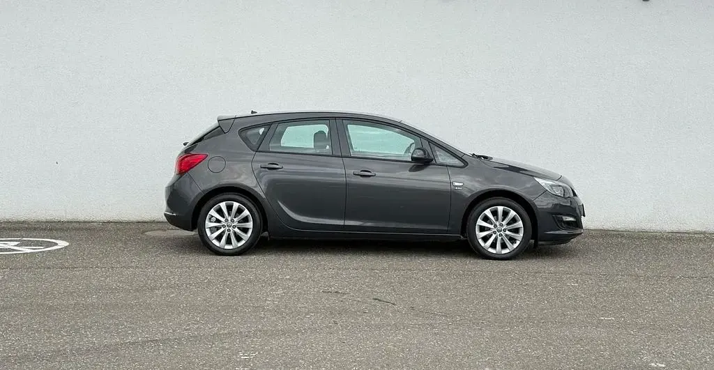 Gebraucht Opel Astra Active 140 PS (102 kW) 2013 Grau Limousine