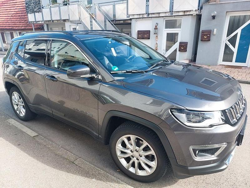 Grau Gebraucht 2021 Jeep Compass Limited SUV | 19.200 € (Guter Preis) - Bild 1/4