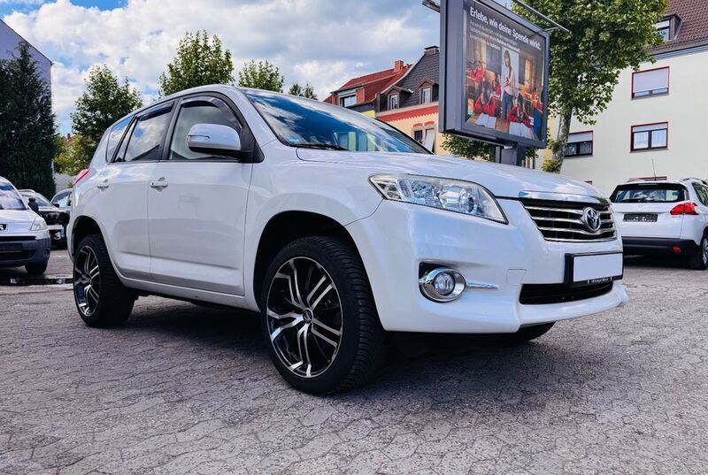 Weiß Gebraucht 2011 Toyota RAV4 Travel SUV | 12.900 € (Fairer Preis) - Bild 1/4