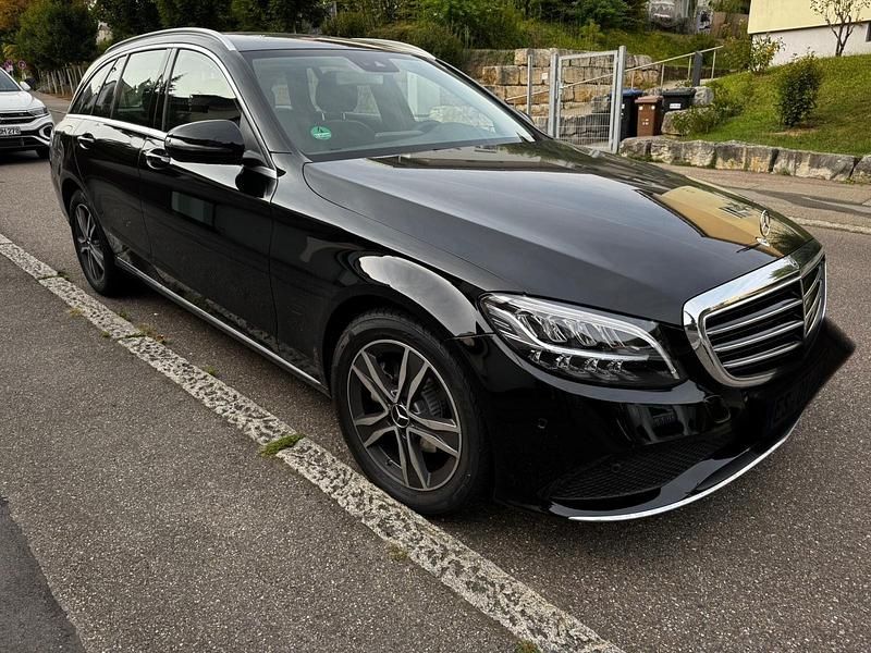 Schwarz Gebraucht 2019 Mercedes C220 Kombi | 24.600 € (Guter Preis) - Bild 1/4