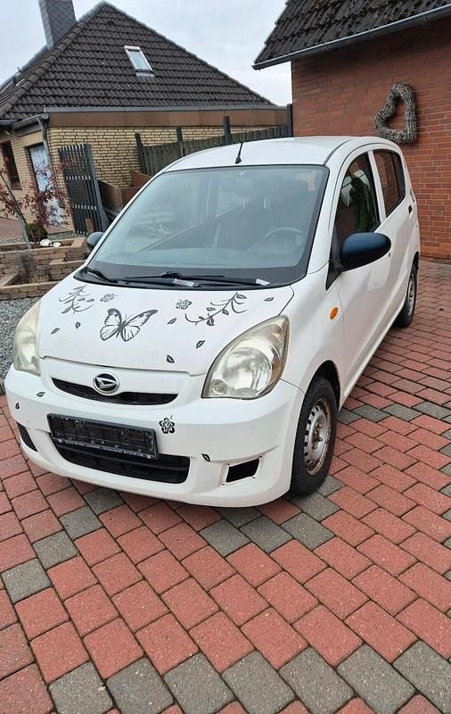 Weiß Gebraucht 2010 Daihatsu Cuore Kleinwagen | 1.500 € (Guter Preis) - Bild 1/4
