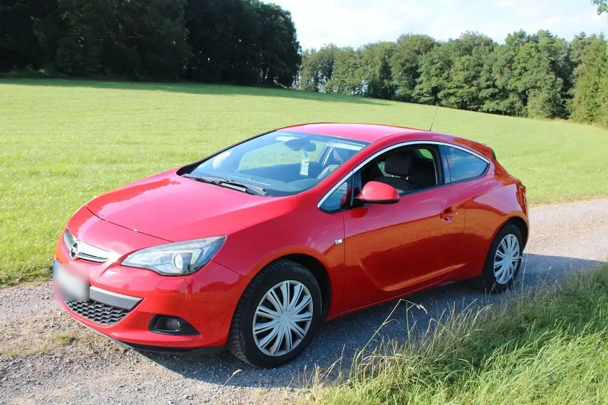 Gebraucht Opel Astra GTC 180 PS (132 kW) 2011 Rot Limousine