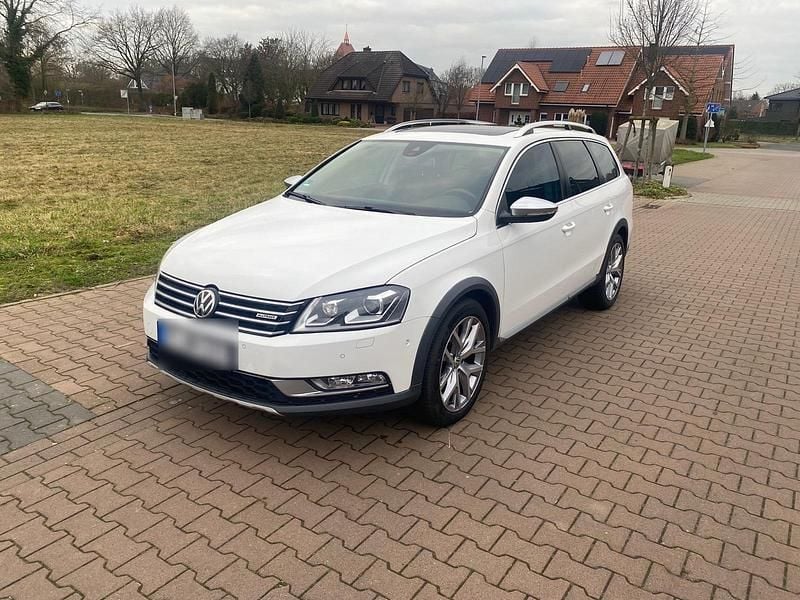 Weiß Gebraucht 2014 VW Passat Alltrack Kombi | 10.500 € (Fairer Preis) - Bild 1/4