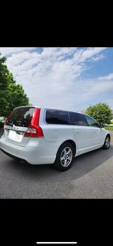 Gebraucht Volvo V70 Kinetic 181 PS (133 kW) 2015 Weiß Kombi