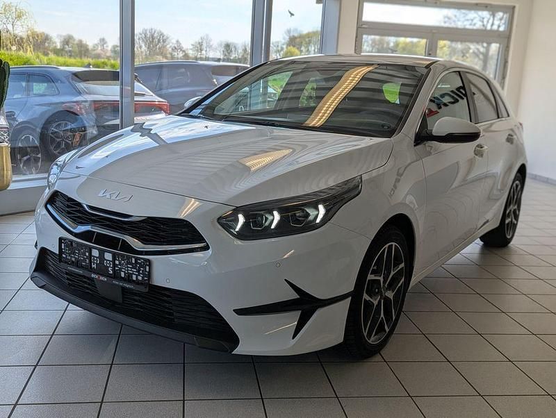 Gebraucht Kia Ceed Style 140 PS (102 kW) 2025 Weiß Kleinwagen