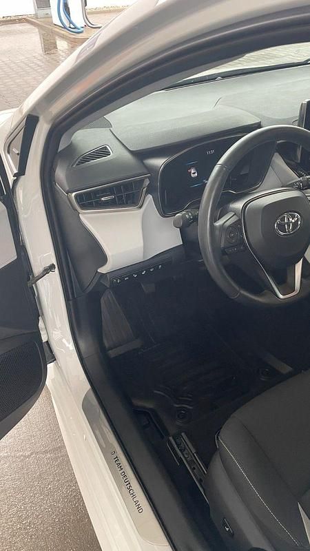Gebraucht Toyota Corolla Team 116 PS (85 kW) 2021 Weiß Limousine