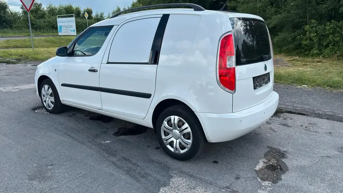 Gebraucht Skoda Roomster 75 PS (55 kW) 2011 Weiß Van / Kleinbus