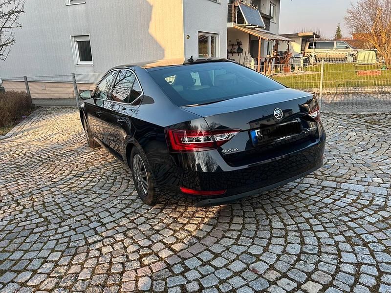 Gebraucht Skoda Superb 190 PS (139 kW) 2015 Schwarz Limousine