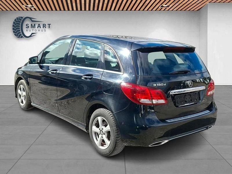 Gebraucht Mercedes B180 109 PS (80 kW) 2016 Schwarz Van / Kleinbus