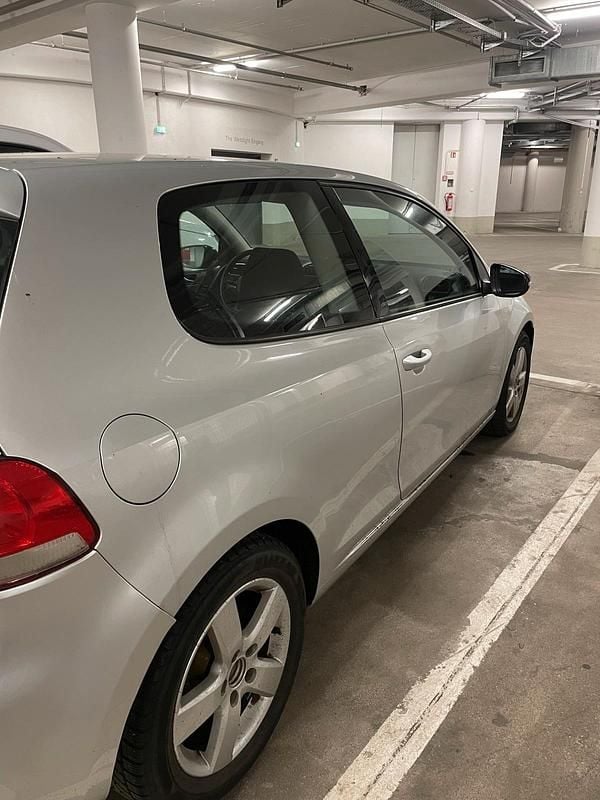 Second-hand VW Golf 110 CP (80 kW) 2012 Argintiu Coupe