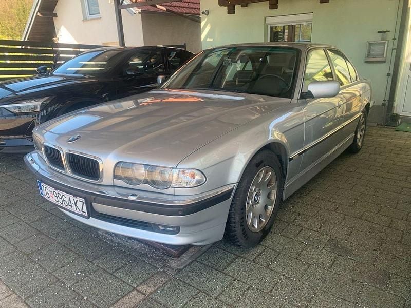 Usata BMW 740 245 CV (180 kW) 2000 Argento Berlina