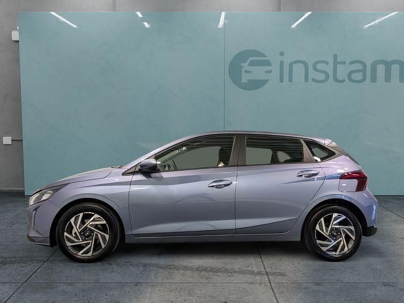Blau Neu 2024 Hyundai i20 Kleinwagen | 21.299 € (Guter Preis) - Bild 1/4
