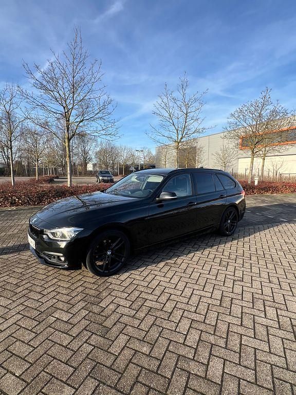 Gebraucht BMW 318 Efficient Dynamics 136 PS (100 kW) 2019 Schwarz Kombi