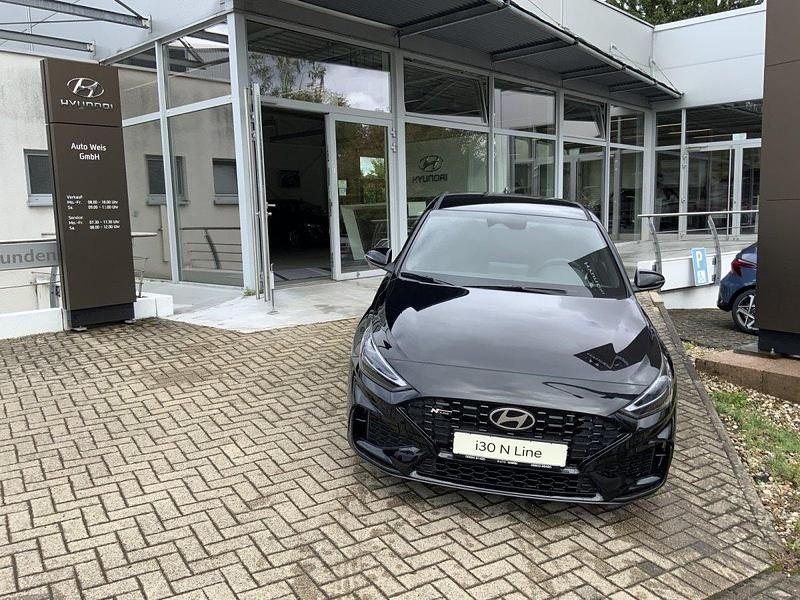 Abyss black Neu 2025 Hyundai i30 N Line Limousine | 30.590 € (Etwas zu teuer) - Bild 1/4