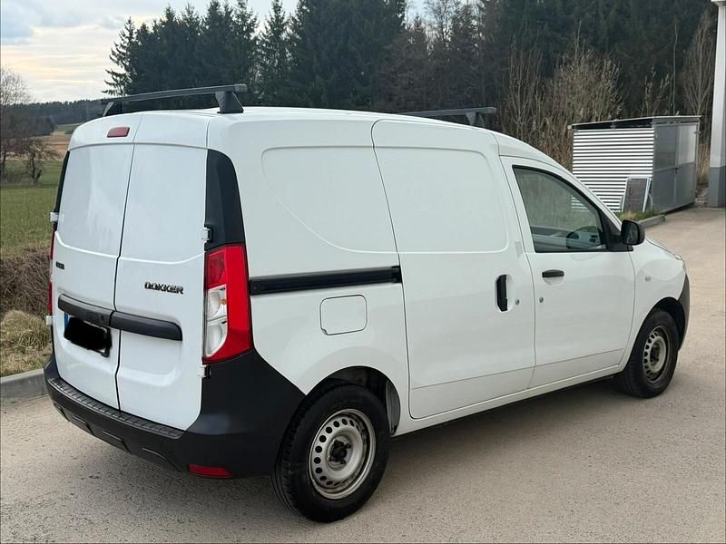 Gebraucht Dacia Dokker 102 PS (75 kW) 2016 Weiß Van / Kleinbus