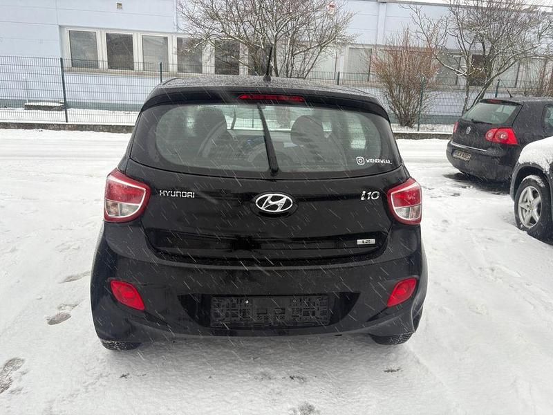 Gebraucht Hyundai i10 Trend 87 PS (63 kW) 2015 Schwarz Kleinwagen