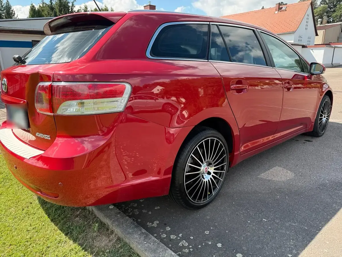 Gebraucht Toyota Avensis T2 147 PS (108 kW) 2009 Rot Kombi