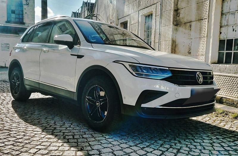 Gebraucht VW Tiguan Active 150 PS (110 kW) 2022 Schwarz SUV