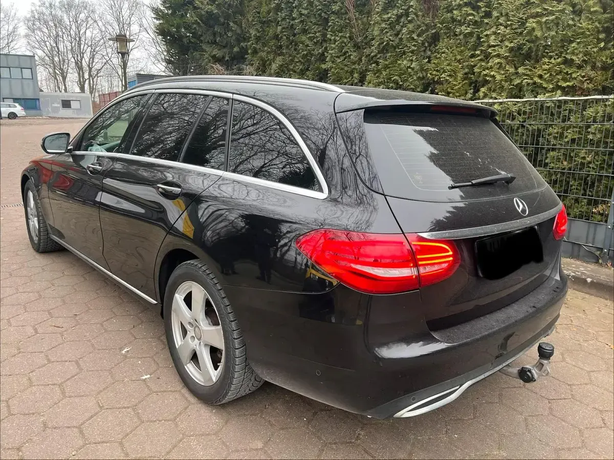 Gebraucht Mercedes C180 116 PS (85 kW) 2015 Schwarz Limousine