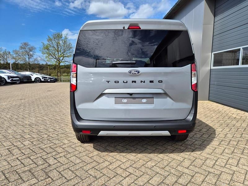 Neu Ford Tourneo Courier Active 125 PS (91 kW) 2026 Solar silver metallic Van / Kleinbus