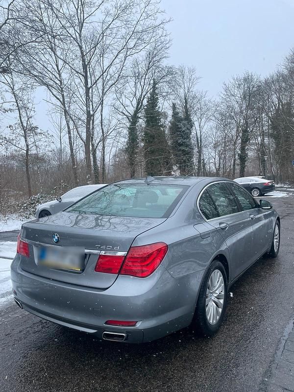 Gebraucht BMW 740 306 PS (225 kW) 2012 Grau Limousine