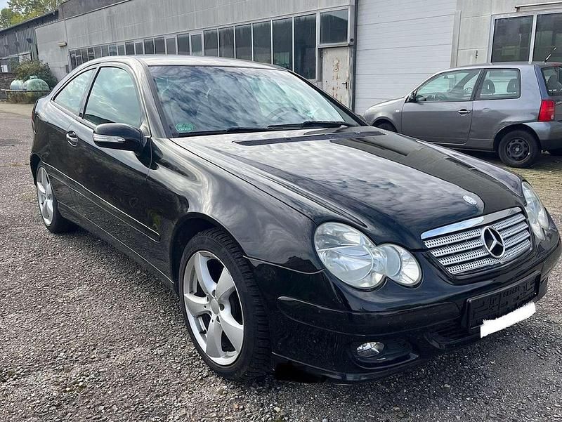 Gebraucht Mercedes C180 143 PS (105 kW) 2004 Schwarz Coupé