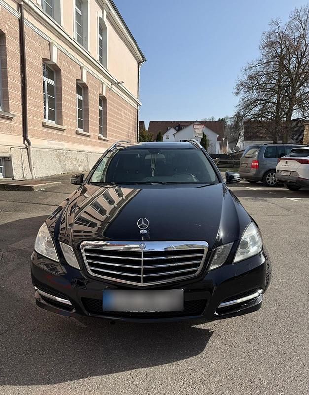 Gebraucht Mercedes E350 265 PS (194 kW) 2012 Schwarz Kombi