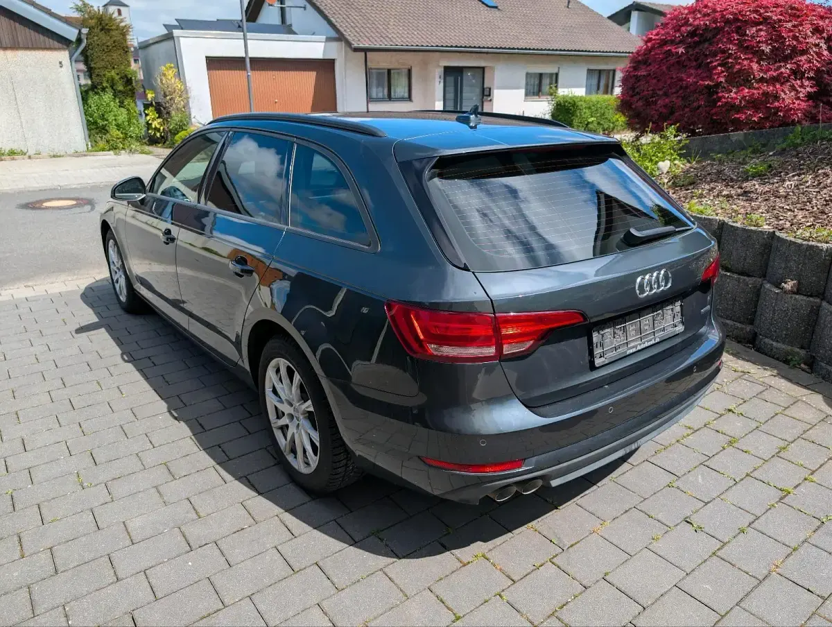 Gebraucht Audi A4 190 PS (139 kW) 2017 Grau Kombi