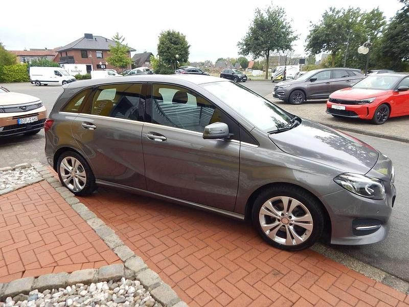 Gebraucht Mercedes B200 136 PS (100 kW) 2016 Moutain grau Van / Kleinbus