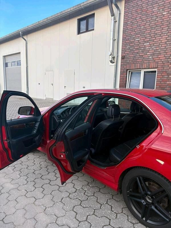 Gebraucht Mercedes C300 245 PS (180 kW) 2009 Rot Limousine