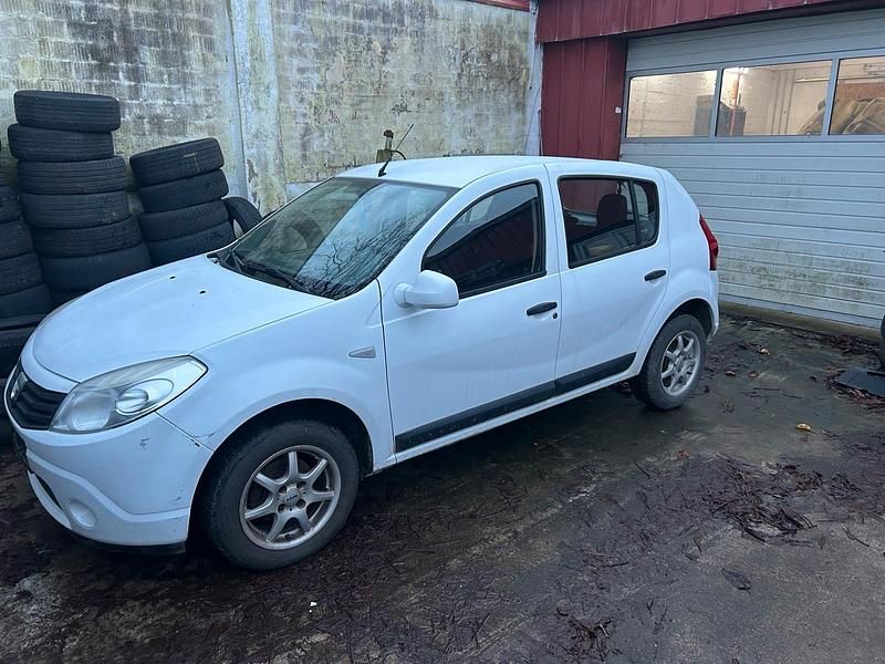 Weiß Gebraucht 2009 Dacia Sandero Kleinwagen | 1.999 € - Bild 1/3