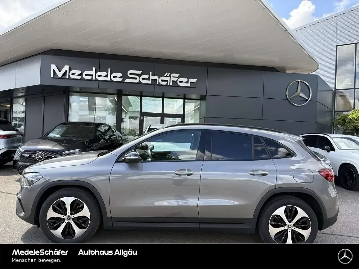 Gebraucht Mercedes GLA200 Progressive 163 PS (119 kW) 2026 Lack mountaingrau SUV