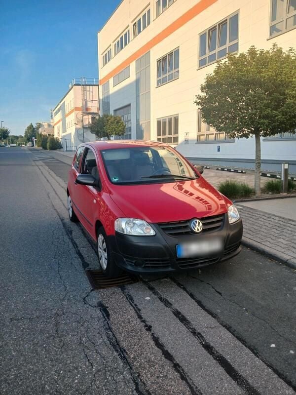 Rot Gebraucht 2011 VW Fox Kleinwagen | 3.000 € (Teuer) - Bild 1/4