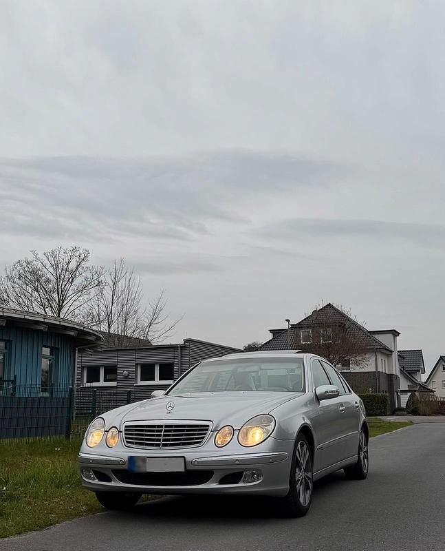 Gebraucht Mercedes E220 150 PS (110 kW) 2003 Grau Limousine