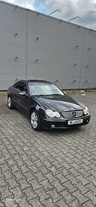 Schwarz Gebraucht 2025 Mercedes 240 Coupé | 5.000 € - Bild 1/4