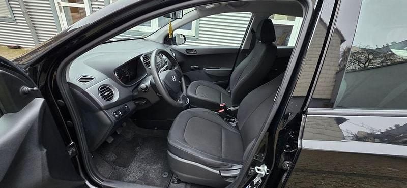 Gebraucht Hyundai i10 Classic 67 PS (49 kW) 2017 Schwarz Kleinwagen
