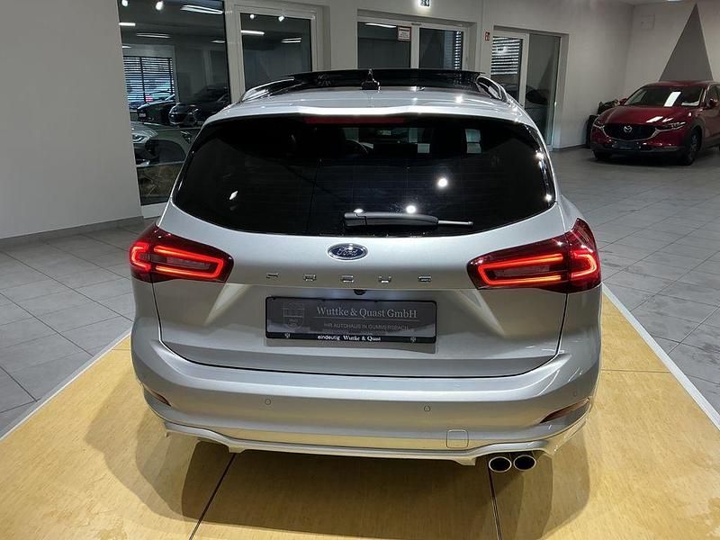 Gebraucht Ford Focus ST-Line X 116 PS (85 kW) 2025 Silber Limousine