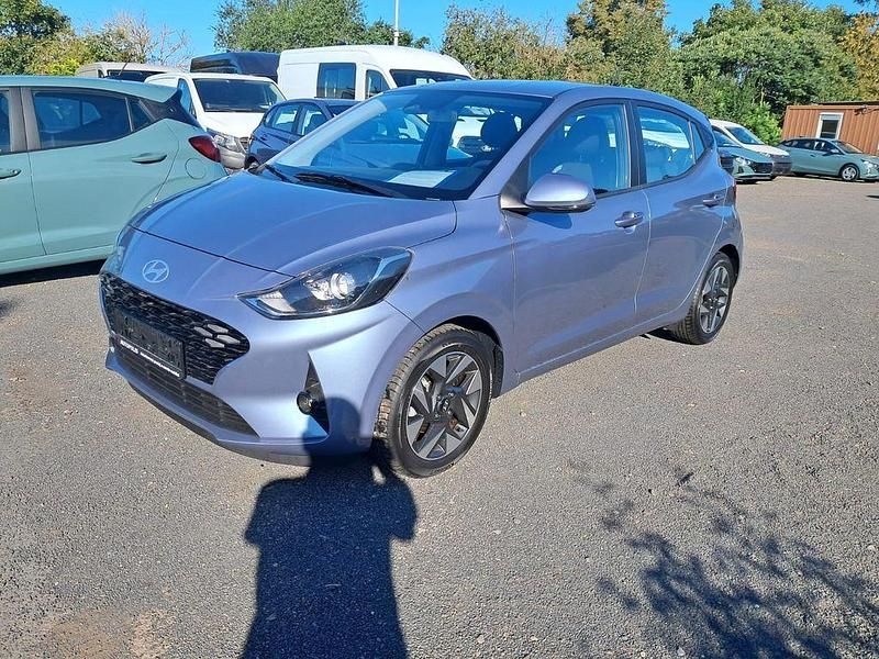 Blau Neu 2025 Hyundai i10 Kleinwagen | 15.499 € (Superpreis) - Bild 1/4