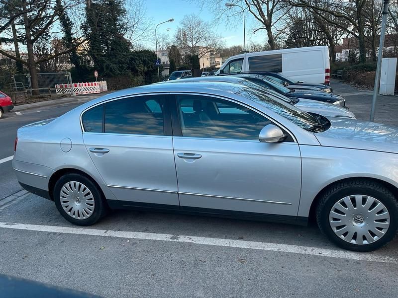 Gebraucht VW Passat Highline 140 PS (102 kW) 2005 Silber Limousine