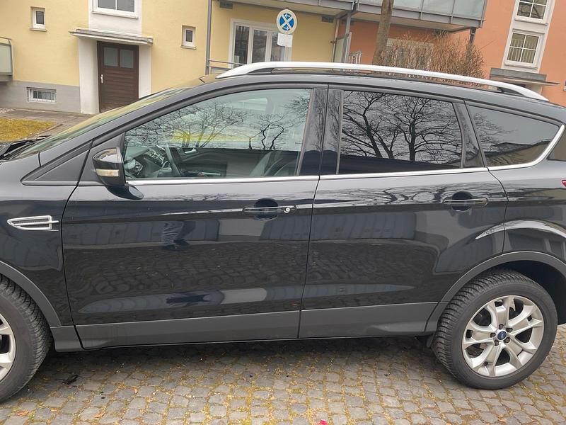Gebraucht Ford Kuga 103 PS (75 kW) 2014 Schwarz SUV