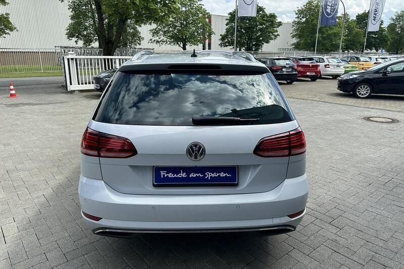 Gebraucht VW Golf VII Join 110 PS (80 kW) 2018 White silver metallic (white sil Kombi