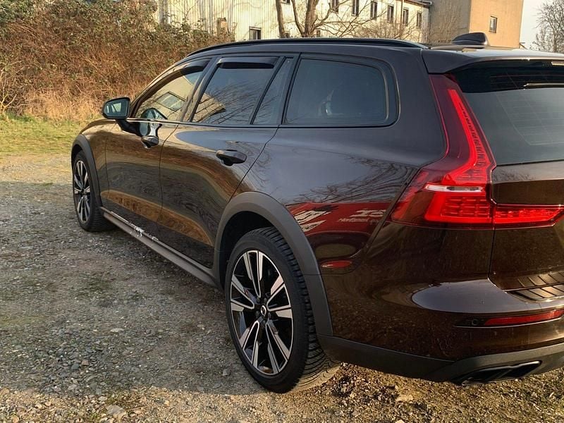 Gebraucht Volvo V60 CC 190 PS (139 kW) 2020 Braun Kombi