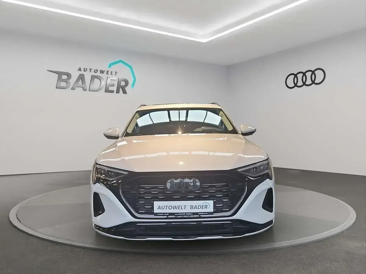 Gebraucht Audi Q8 e-tron Advanced 300 kW (408 PS) 2024 Gletscherweiß metallic SUV