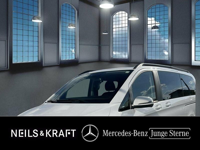 Arktikweiß Gebraucht 2022 Mercedes V220 Van / Kleinbus | 48.950 € (Fairer Preis) - Bild 1/4