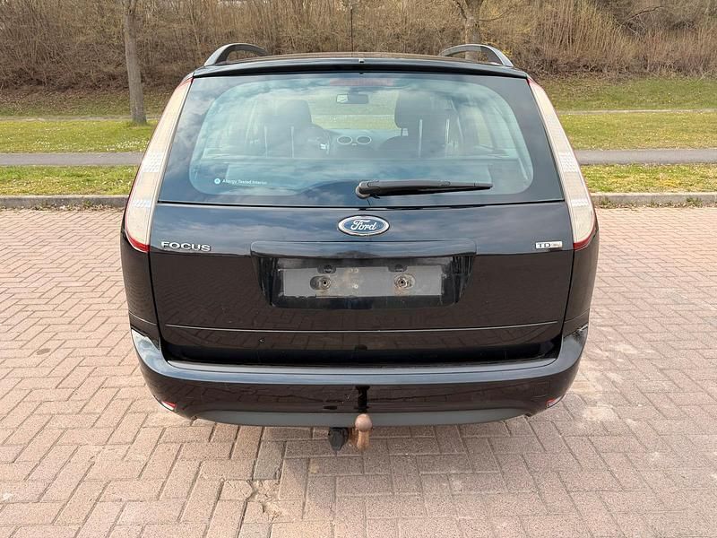 Gebraucht Ford Focus Style 136 PS (100 kW) 2010 Schwarz Kombi