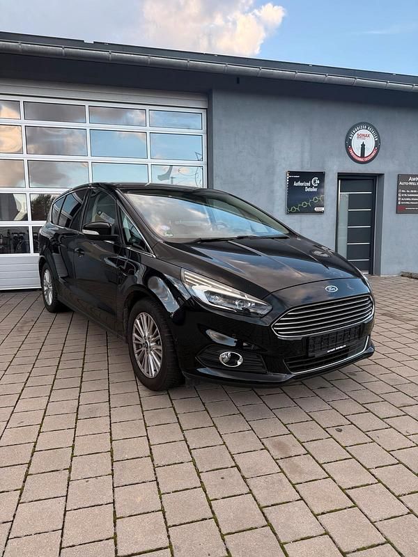 Schwarz Gebraucht 2015 Ford S-MAX S Van / Kleinbus | 24.499 € - Bild 1/4