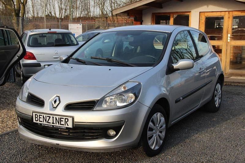Silber Gebraucht 2006 Renault Clio II Dynamique Limousine | 1.390 € (Superpreis) - Bild 1/4